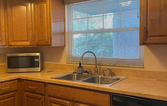 Charming 3 Bed / 2 Bath Home in Winter Springs – Move-In Ready!