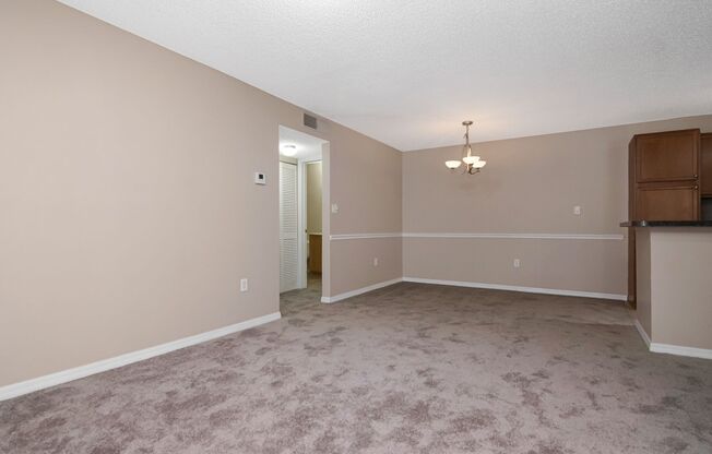 Park Lake — 1 Bed / 1 Bath + Den | Upstairs Condo | Brandon, FL