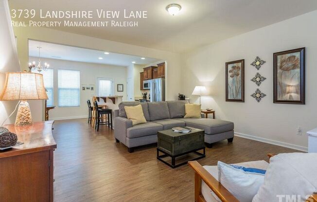3739 LANDSHIRE VW LN