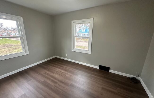 3 beds, 1 bath, $1,300