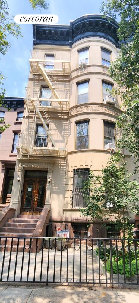 203 PARK PL