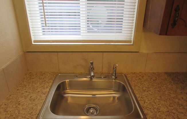 One Bedroom Apartment Close to Downtown