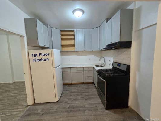 3 beds, 1 bath, 800 sqft, $3,200, Unit 1R