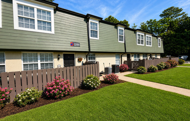 2 beds, 2.5 baths, 1,250 sqft, $1,779, Unit 2200D