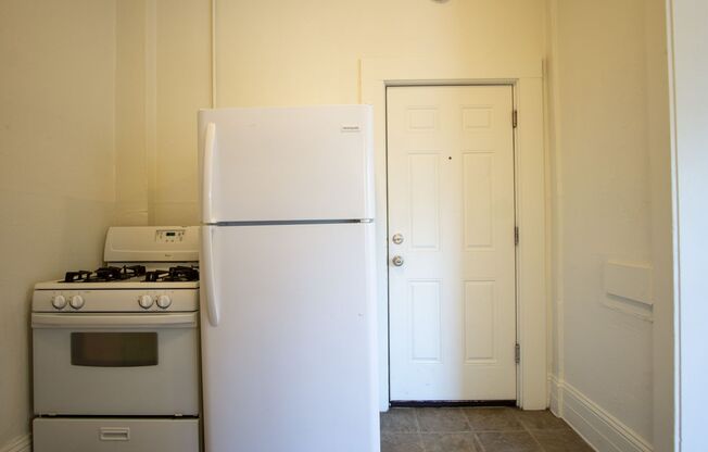 2 beds, 1 bath, $1,345, Unit 214