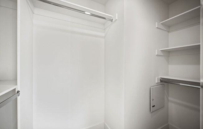 3 beds, 3 baths, 938 sqft, $3,188.57, Unit 606