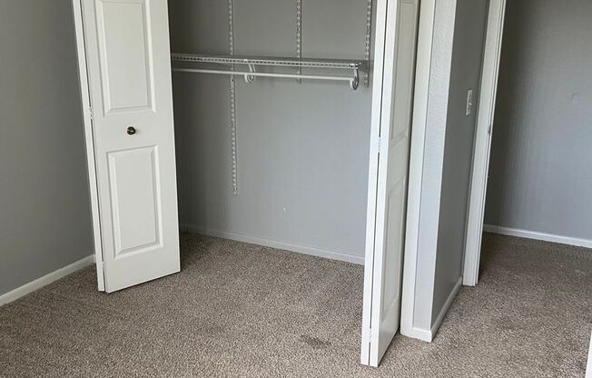 2 beds, 1 bath, 1,010 sqft, $1,140, Unit 929-8