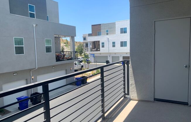 State of the Art-Trendy 1+1 Luxury Condo in FivePoints Valencia.
