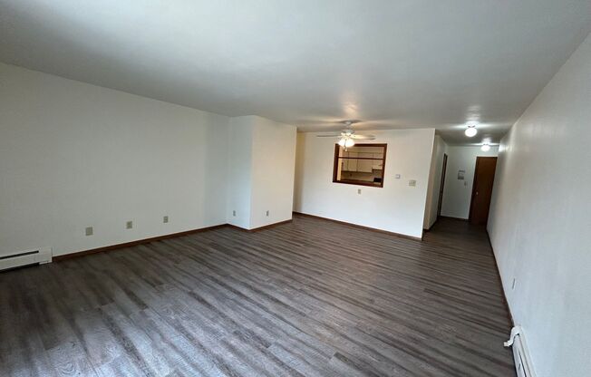2 beds, 1 bath, $995, Unit 1851-102