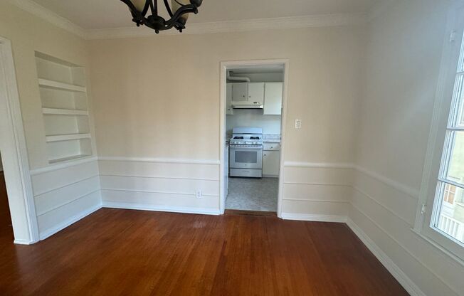 2 beds, 1 bath, $2,295, Unit 619 1/2