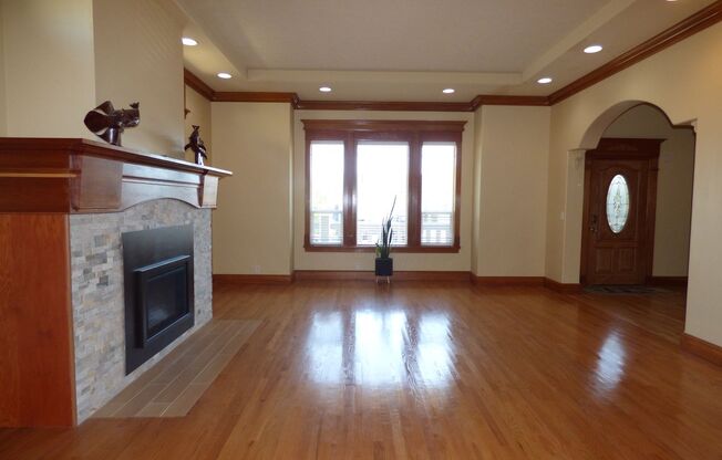 6 bed 2.5 bath home in Northeast Salem