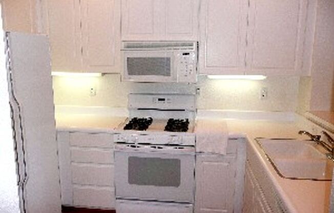 Charming 3BR Townhome in Aviara!