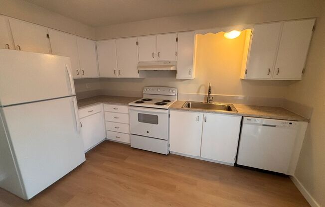 2 beds, 1 bath, 845 sqft, $1,695, Unit 37