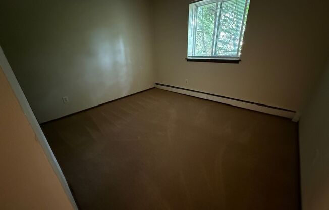 2 beds, 1 bath, $1,425, Unit 106