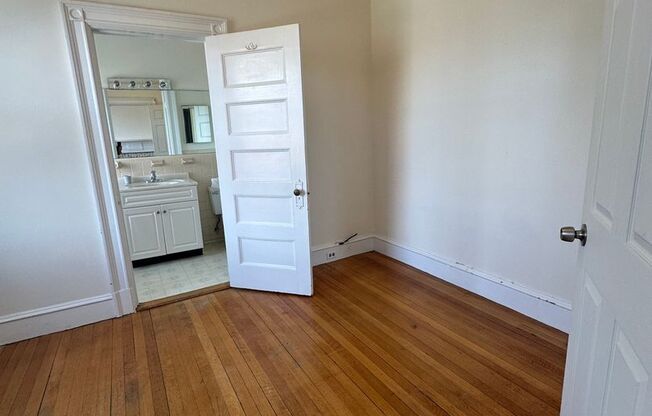 1 bed, 1 bath, 550 sqft, $2,400, Unit 44