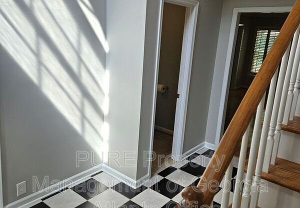 582 HARCOURT PL SE