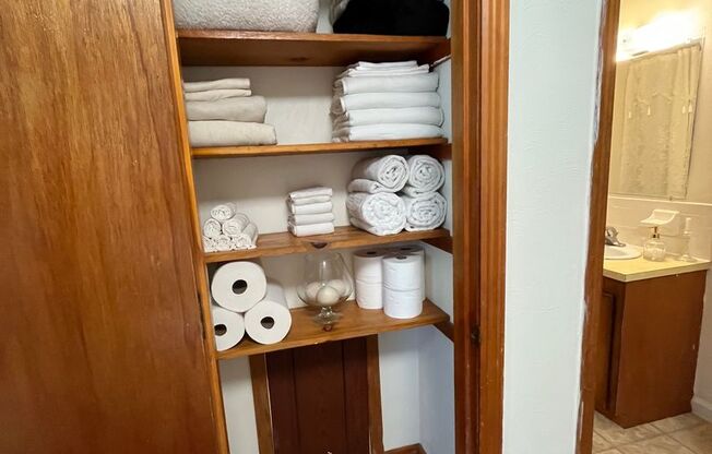 1 bed, 1 bath, 500 sqft, $1,130, Unit R-8