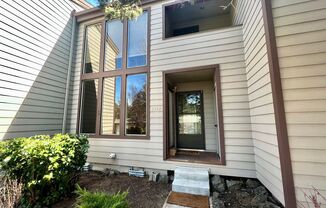 Great 1 bed/1.5 Bath with Additional Loft/office room in NW Bend! 2112 NW Harriman