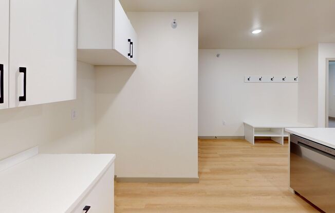 2 beds, 1 bath, 890 sqft, $1,180, Unit 1121-100