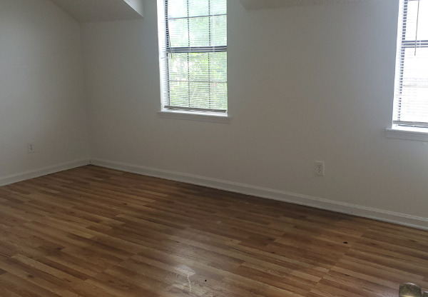 127 E PAMELA DR