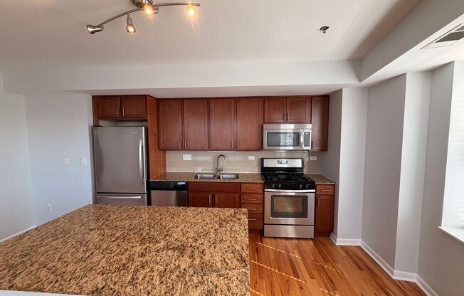 2 beds, 1 bath, 1,000 sqft, $2,200, Unit 204
