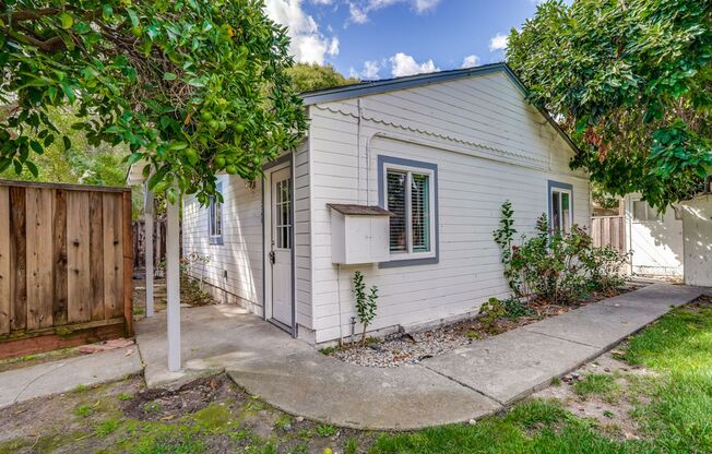 Private ADU with Fenced Yard, Indoor Laundry, and Prime Location