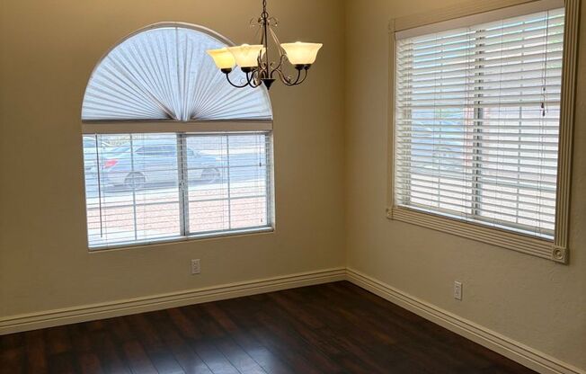 **Excellent 3br/2ba/2 car garage HOUSE (UNIVERSITY & 88TH STREET)