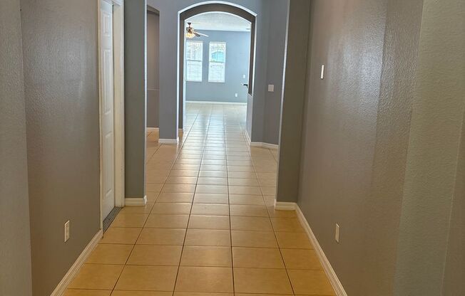 Beautiful 4-Bedroom Home in the Gated Water’s Edge Community/Lake Nona