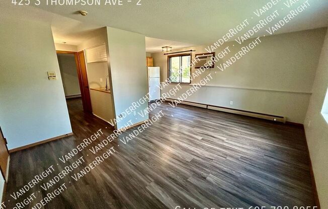 425 S THOMPSON AVE