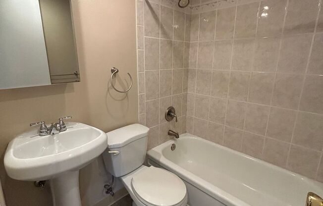 2 beds, 1.5 baths, 750 sqft, $1,795, Unit 802