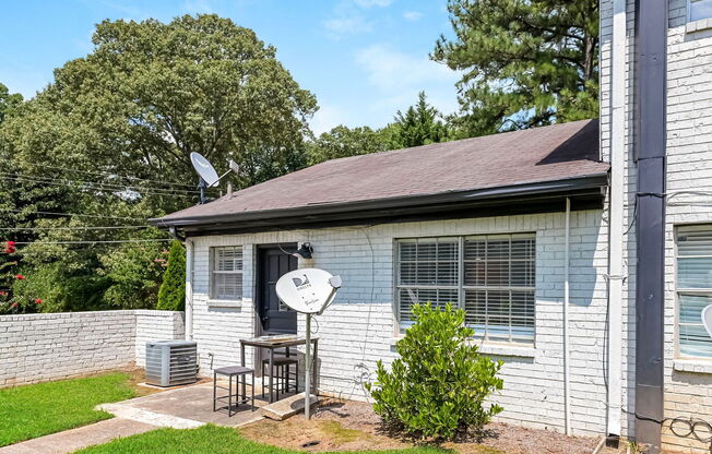 2 beds, 1.5 baths, 1,100 sqft, $1,299, Unit E25