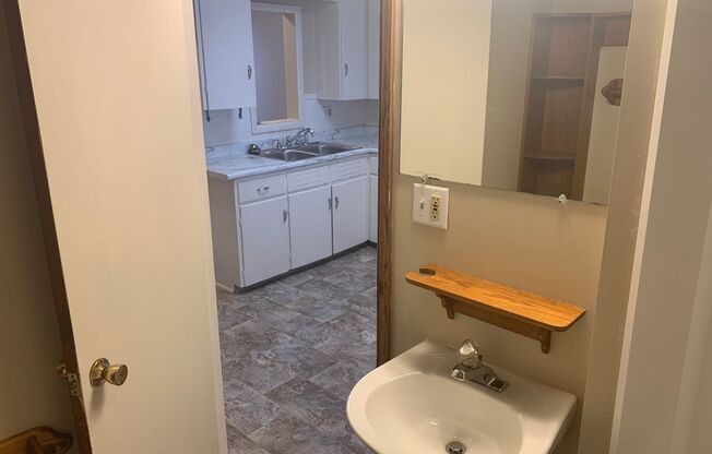 Studio, 1 bath, $975, Unit Coit 2