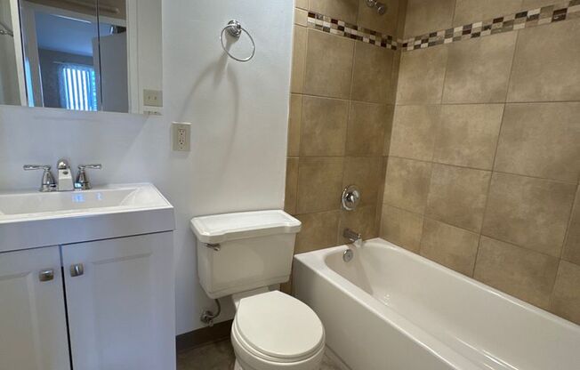 1 bed, 1 bath, 600 sqft, $1,395, Unit 902