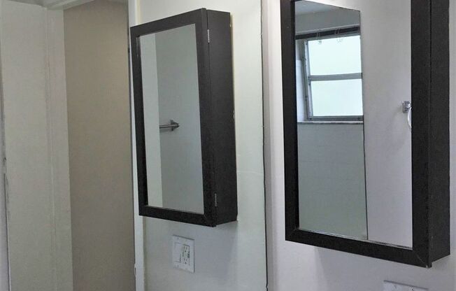2 beds, 1 bath, 800 sqft, $2,050, Unit 03