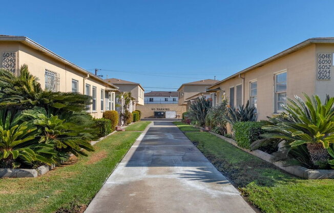 6050 1/2 10 AVE