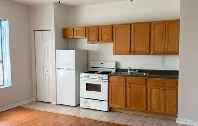 Studio, 1 bath, $1,050, Unit 403
