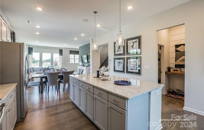4bd 3.5b Almost New Townhome
