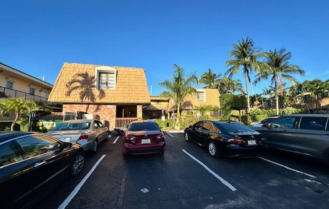 Waterfront with Pool - Las Olas Isles - walk to Las Olas, Beach $995 Special Dep & $995 First month w/ approved credit!