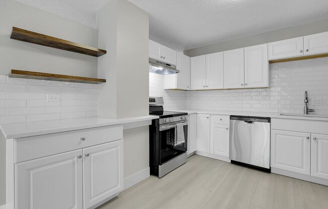 2 beds, 2 baths, $2,395, Unit Unit 204