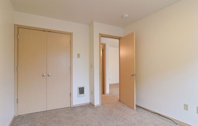 2 beds, 1 bath, $1,600, Unit 13