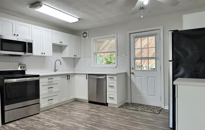 852 W 48 ST