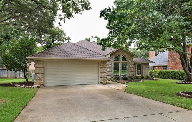 3 bed, 2 bath home in Burleson