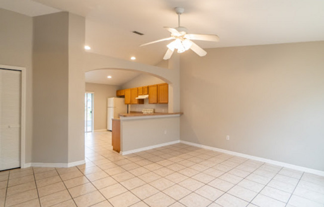 MOVE IN SPECIAL- Spacious 3/2 Duplex in St. Cloud Located Close to Lakefront