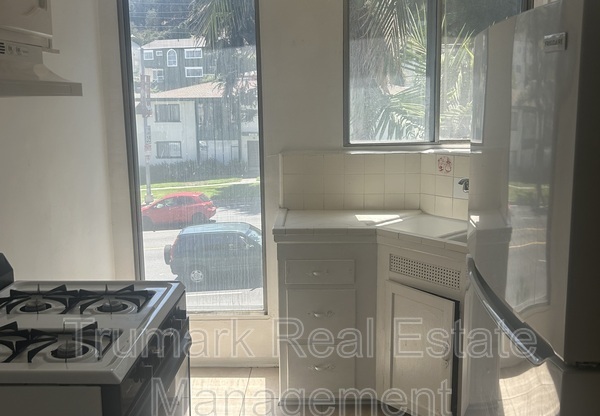 3731 LOS FELIZ BLVD
