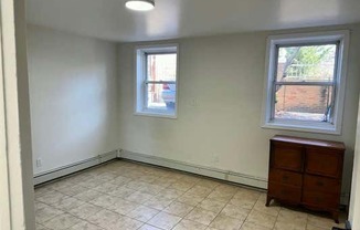 3 beds, 1 bath, $2,800, Unit 1