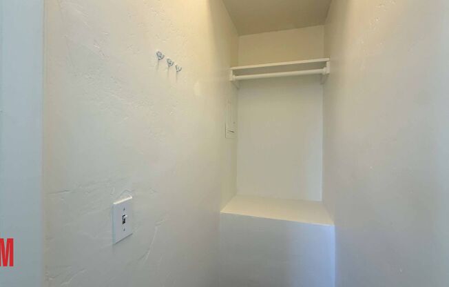 Studio, 1 bath, 300 sqft, $1,599, Unit 6