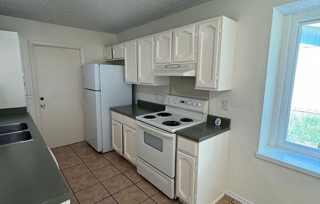 3 beds, 2 baths, $1,495