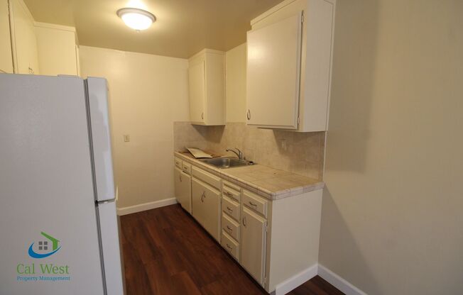 2 beds, 1 bath, $2,495, Unit 4