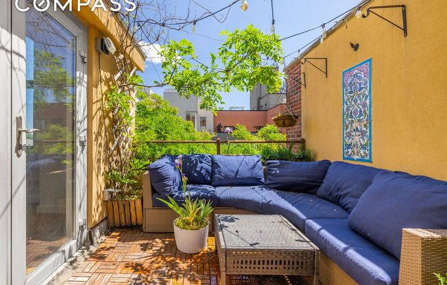 153 MANHATTAN AVE
