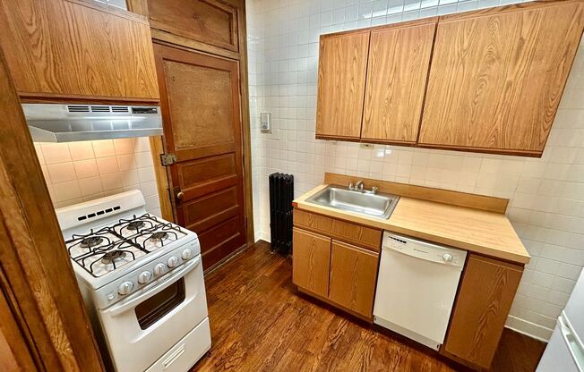 1 bed, 1 bath, 425 sqft, $1,865, Unit 233-120